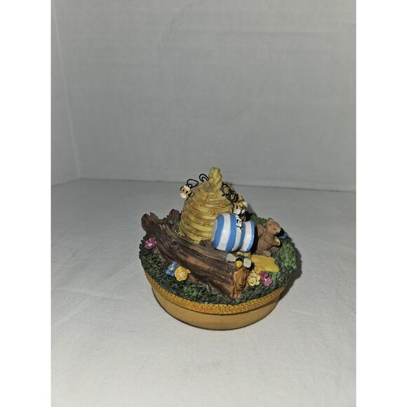 Our America Candle Topper With Honey Bees, Bee Hive And Squirrel New - Picture 2 of 4